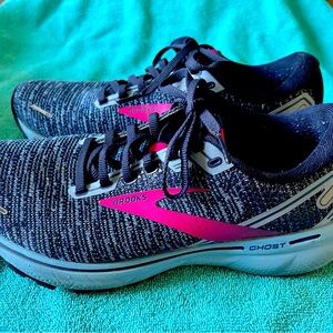 Brooks Ghost 14 - sz 8.5 women’s
